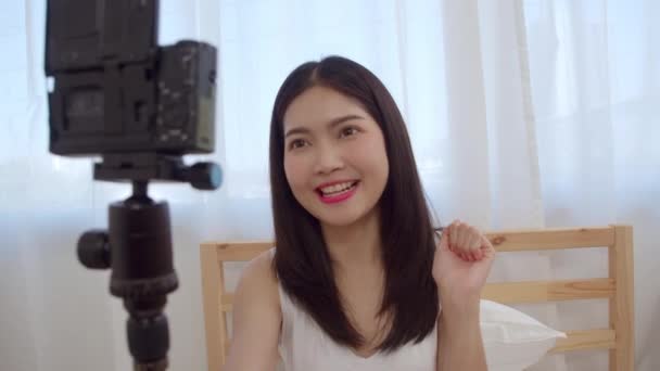 Junge Asiatische Teenager Frau Vlog Hause Weiblich Mit Kamera Machen — Stockvideo