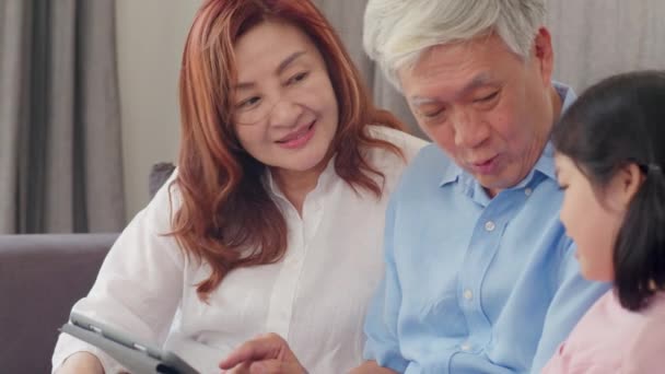 Asian Grandparents Granddaughter Using Tablet Home Senior Chinese Grandpa Grandma — Stock Video