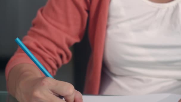 Joven Asiática Embarazada Dibujando Bebé Vientre Familia Cuaderno Mamá Sintiéndose — Vídeo de stock