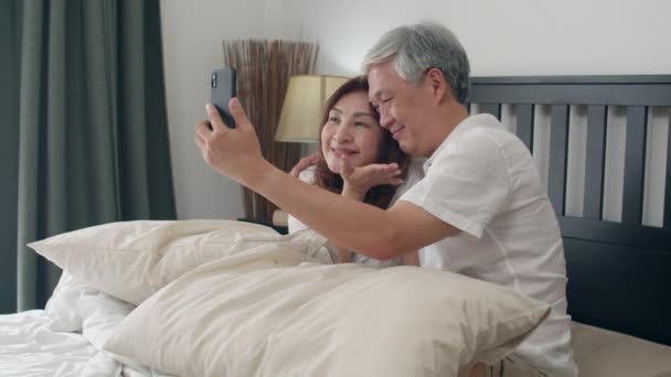 Ασιατικό Ζευγάρι Selfie Στο Σπίτι Ασιάτης Ισσα Ανώτερος Κινέζοι Παππούδες — Αρχείο Βίντεο