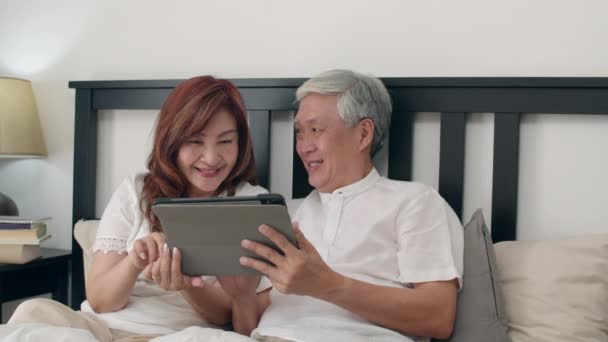 Casal Sênior Asiático Usando Tablet Casa Asiático Avós Chineses Sênior — Vídeo de Stock