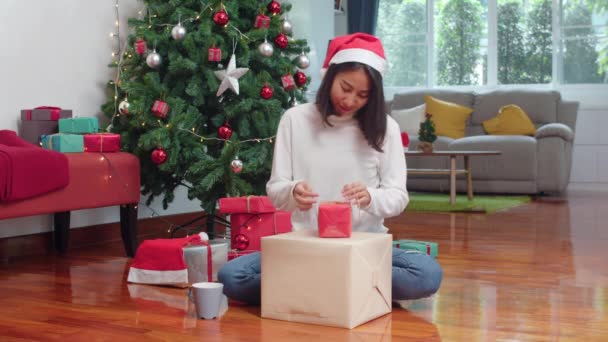 Mulheres Asiáticas Celebram Festival Natal Feminino Adolescente Usar Suéter Chapéu — Vídeo de Stock