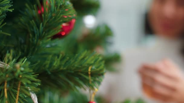 Donne Asiatiche Decorano Albero Natale Festival Natale Adolescente Femminile Felice — Video Stock