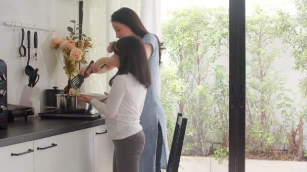 Asiático Japonês Mãe Filha Cozinhar Casa Mulheres Estilo Vida Felizes — Vídeo de Stock