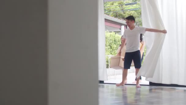 Joyeux Asiatique Jeune Famille Acheté Nouvelle Maison Japonais Maman Papa — Video