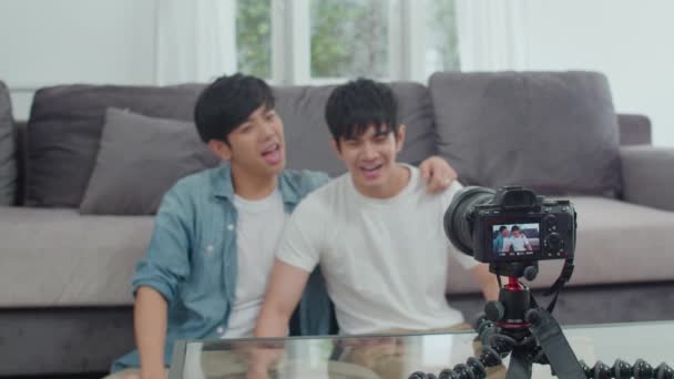 Молодая Азиатская Пара Геев Влияющая Пара Видеоблогов Дома Подростки Корейских — стоковое видео