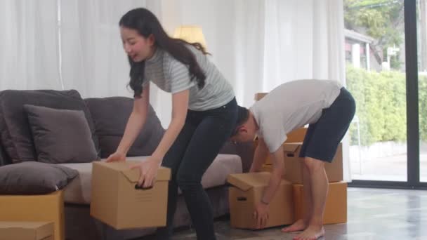 Glückliche Junge Asiatische Familie Kaufte Ein Neues Haus Chinesische Mama — Stockvideo