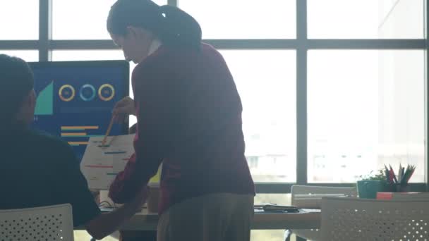 Grupp Asien Unga Kreativa Människor Japanska Kvinnliga Chef Handledare Lärare — Stockvideo