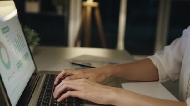 Freelance Asia Lady Using Laptop Hard Work Living Room House — Stock Video
