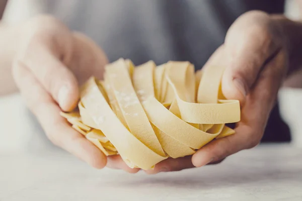 Närbild Processen Att Göra Matlagning Hemlagad Pasta Kocken Gör Färska — Stockfoto