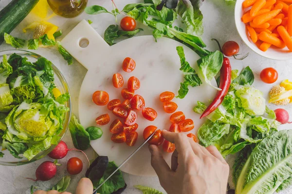 Man Preparing Cooking Fresh Detox Healthy Salad Table Closeup — Stock Photo, Image