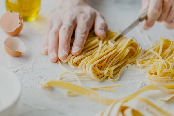 Primo Piano Del Processo Cottura Della Pasta Fatta Casa Chef — Foto Stock