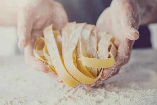 Primo Piano Del Processo Cottura Della Pasta Fatta Casa Chef — Foto Stock