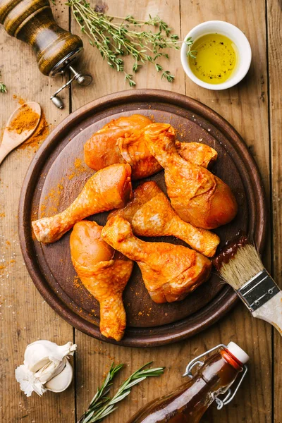 Preparing Raw Chicken Barbecue Legs Table Closeup — Stock Photo, Image