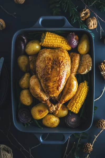 Pollo Sabroso Navidad Sartén Mesa Concepto Cena Navidad Vista Desde — Foto de Stock