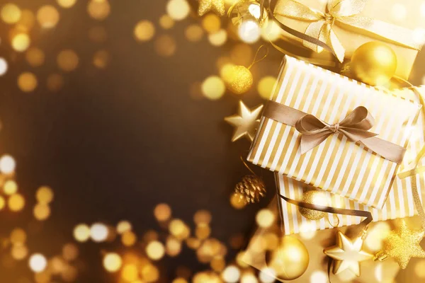 Υπερυψωμένη Θέα Όμορφα Χριστούγεννα Χρυσό Ασημένια Διακοσμητικά Στολίδια Δώρα Λαμπερά — Φωτογραφία Αρχείου
