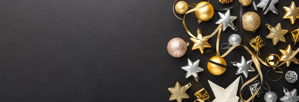 Güzel Noel Altın Gümüş Dekoratif Baubles Üstten Görünüm Koyu Siyah — Stok fotoğraf