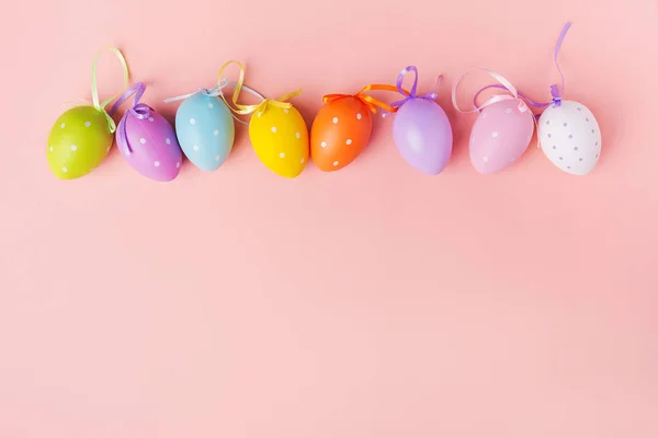 Pequenos Ovos Páscoa Bonitos Bruto Fundo Rosa — Fotografia de Stock