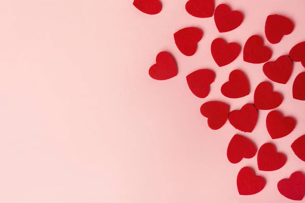 Sevgililer Tekstil Kırmızı Kalpler Pembe Bir Arka Plan Üzerinde — Stok fotoğraf