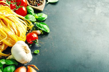 İtalyan yemeği arka plan üzerinde koyu