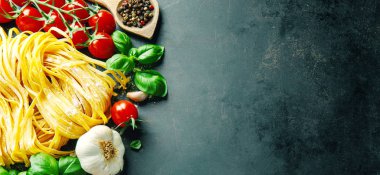 İtalyan yemeği arka plan üzerinde koyu