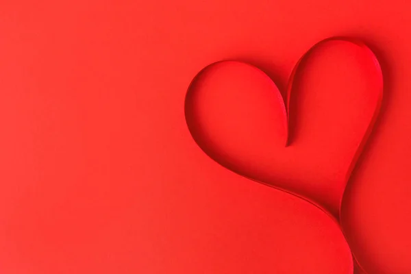 Forma de corazón hecha de cinta en rojo — Foto de Stock