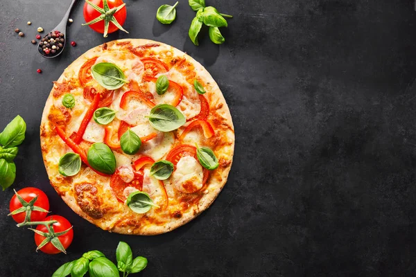 Tasty vegetarian pizza on dark background — Stock Photo, Image