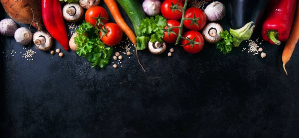 Fondo alimentario con diferentes verduras — Foto de Stock