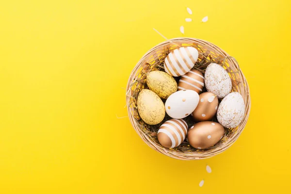 Piso de Pascua Puesta de Huevos en Nido — Foto de Stock