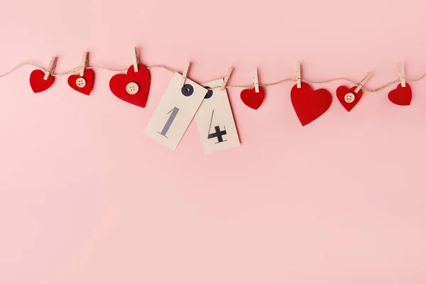 Pembe üzerinde yumuşak Sevgililer günü kalpleri — Stok fotoğraf
