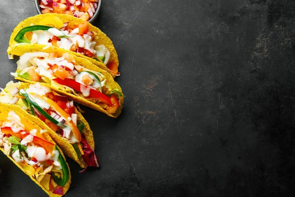 Tacos apetitosos saborosos com legumes — Fotografia de Stock
