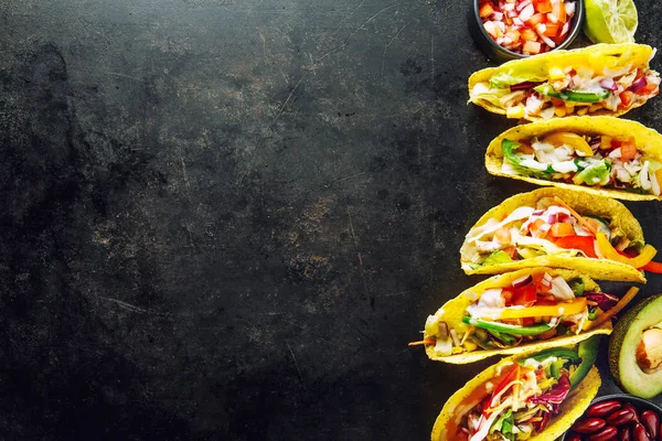 Sebze ile lezzetli iştah açıcı tacos — Stok fotoğraf