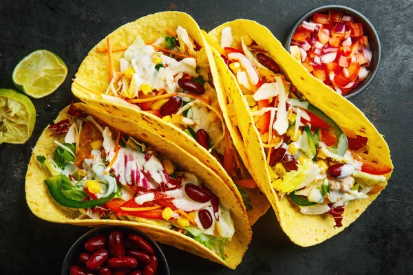 Tasty appetizing tacos with vegetables — Stock Photo, Image