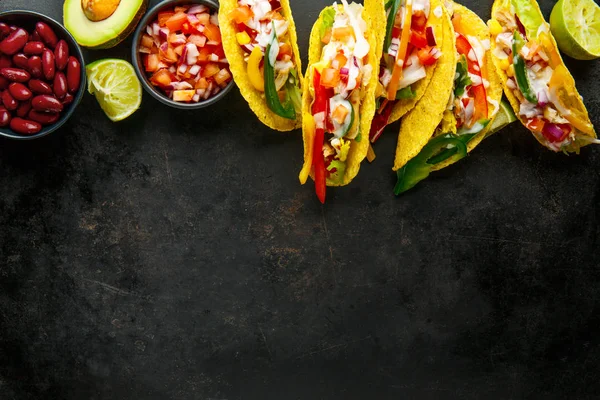 Tacos apetitosos saborosos com legumes — Fotografia de Stock