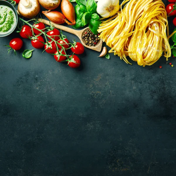 Italian food background on dark — Stock Photo, Image