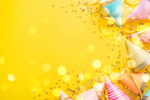 Fondo de fiesta de cumpleaños en amarillo —  Fotos de Stock