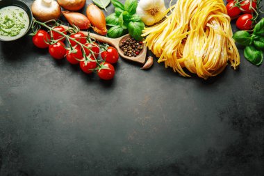 İtalyan yemeği arka plan üzerinde koyu