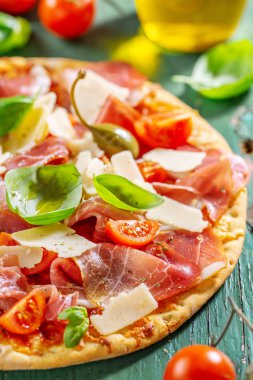 Prosciutto iştah açıcı İtalyan pizza