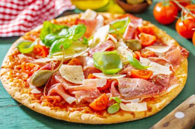 Prosciutto iştah açıcı İtalyan pizza