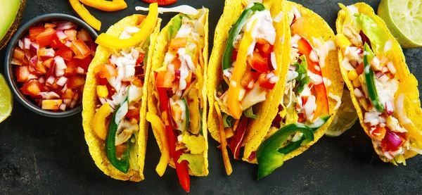 Tasty appetizing tacos with vegetables — Stock Photo, Image