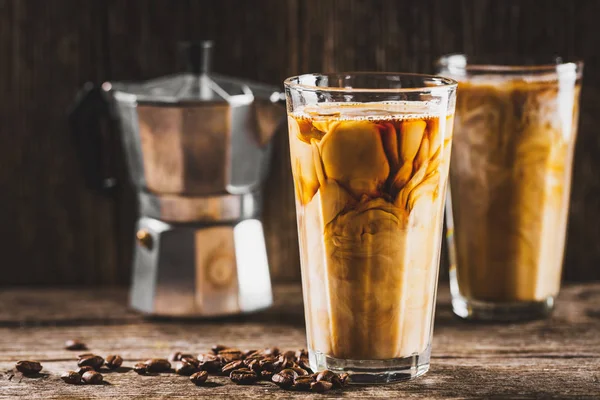 Studená káva s ledem a smetanou — Stock fotografie