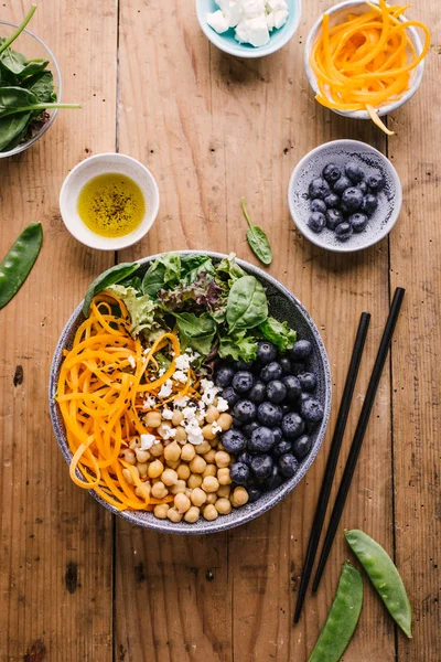 Buddha bowl salad with fresh vegetables — Stock Photo, Image