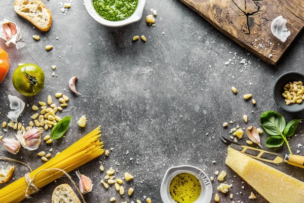 Zutaten für Pesto und Chiabatta-Brot — Stockfoto