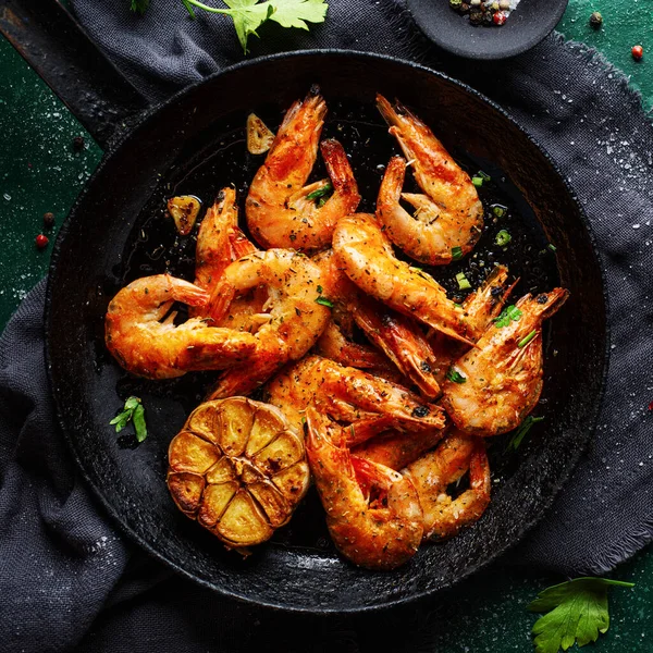 Roasted Shrimps Spices Garlic Served Pan Dark Background Square — Stock Photo, Image