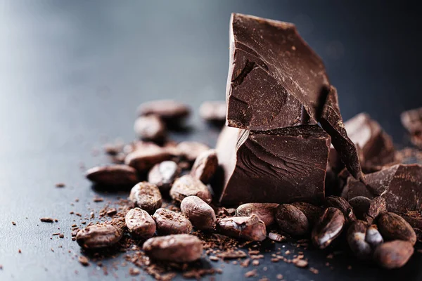 Sluitingen Van Pure Chocoladebrokken Tafel — Stockfoto