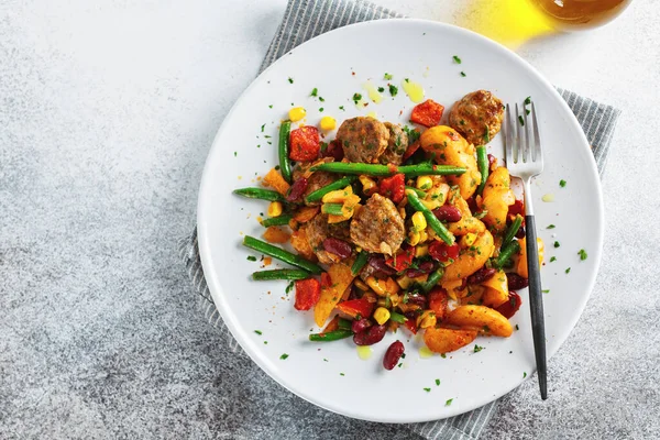 Trozos Filete Carne Res Rellenos Cocidos Con Verduras Patatas Servidas — Foto de Stock