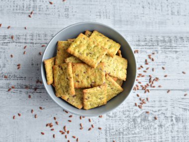 ahşap arka plan üzerinde İtalyan net ekmek snack