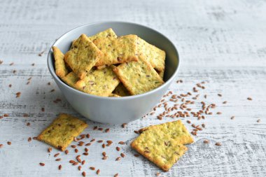 ahşap arka plan üzerinde İtalyan net ekmek snack