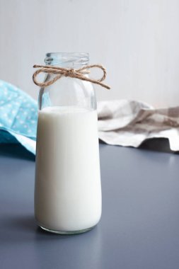 şişe içki yoğurt, ev yapımı ve geleneksel