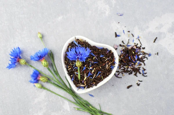 Gyógynövény Tea Keverék Lapos Feküdt Szárított Búzavirág Szirmok Kerámia Tál — Stock Fotó